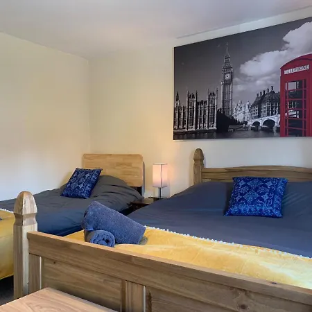Rocester Rest Close To Alton Towers & Jcb, Netflix Exterior photo