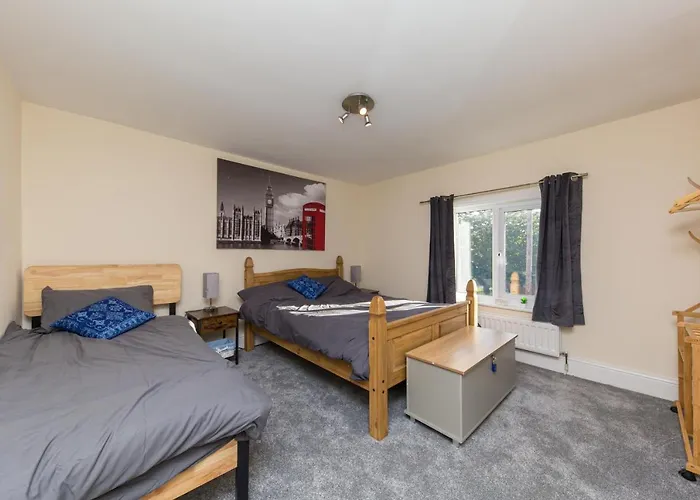 Rocester Rest Close To Alton Towers & Jcb, Netflix