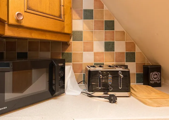 Rocester Rest Close To Alton Towers & Jcb, Netflix
